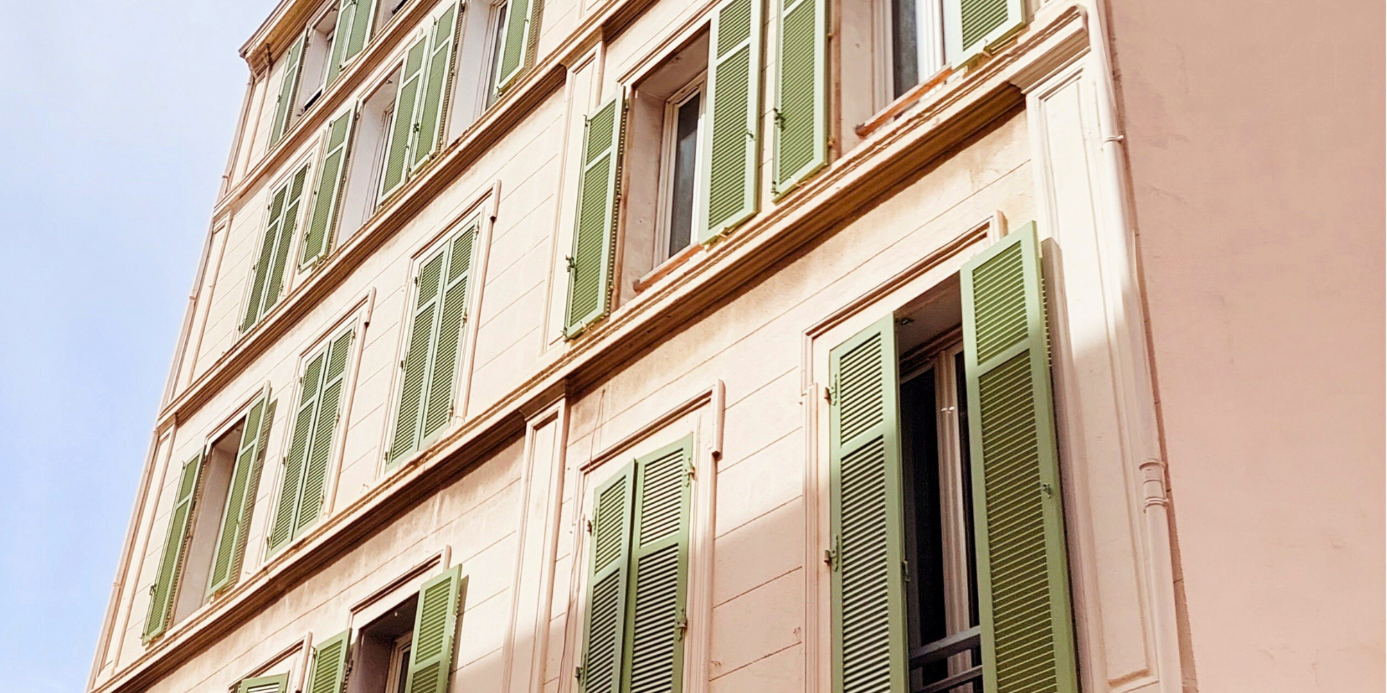 Sécuriser une façade : l´importance de l´entretien des volets en copropriété