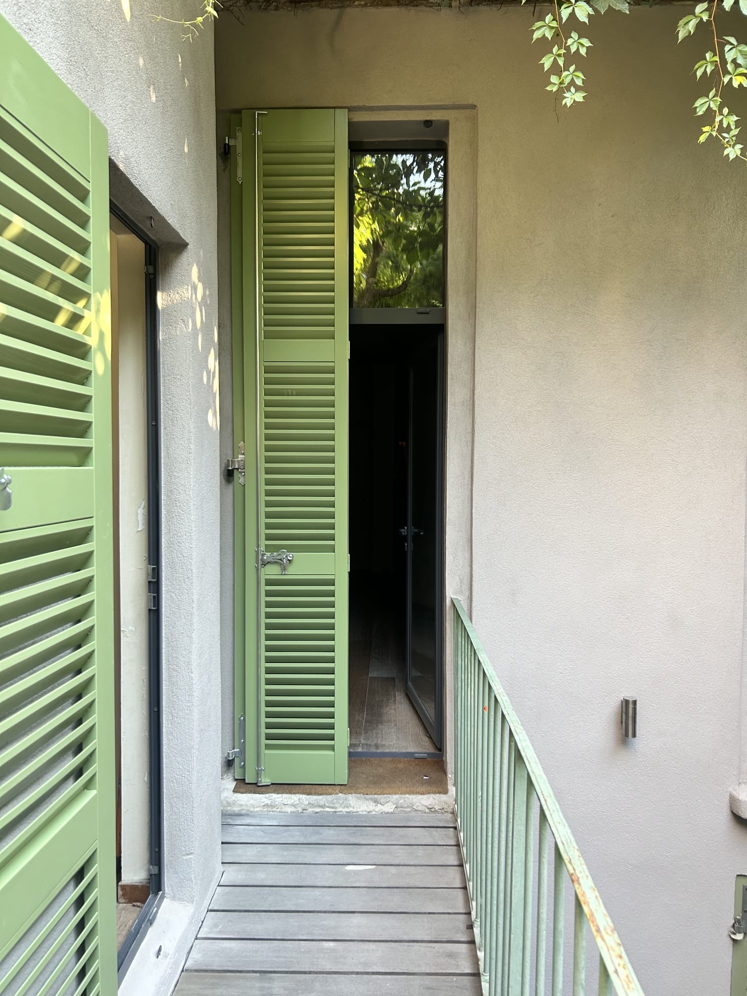 Volets bois sur mesure à Marseille | Fabrication & pose