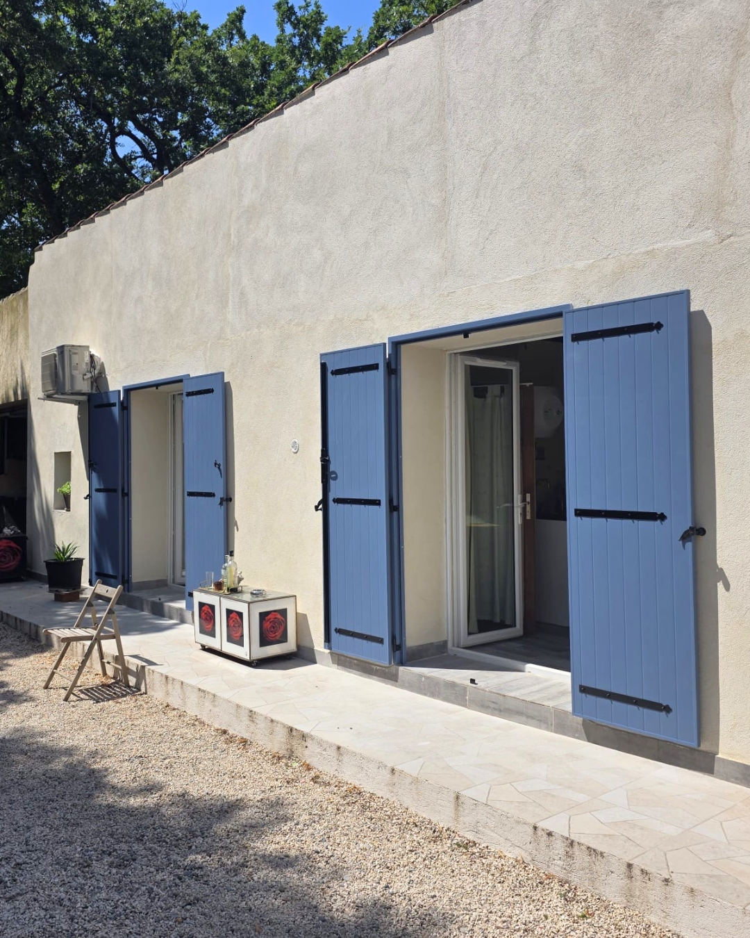 Installation de volets battants en aluminium sur mesure à Aix-en-Provence