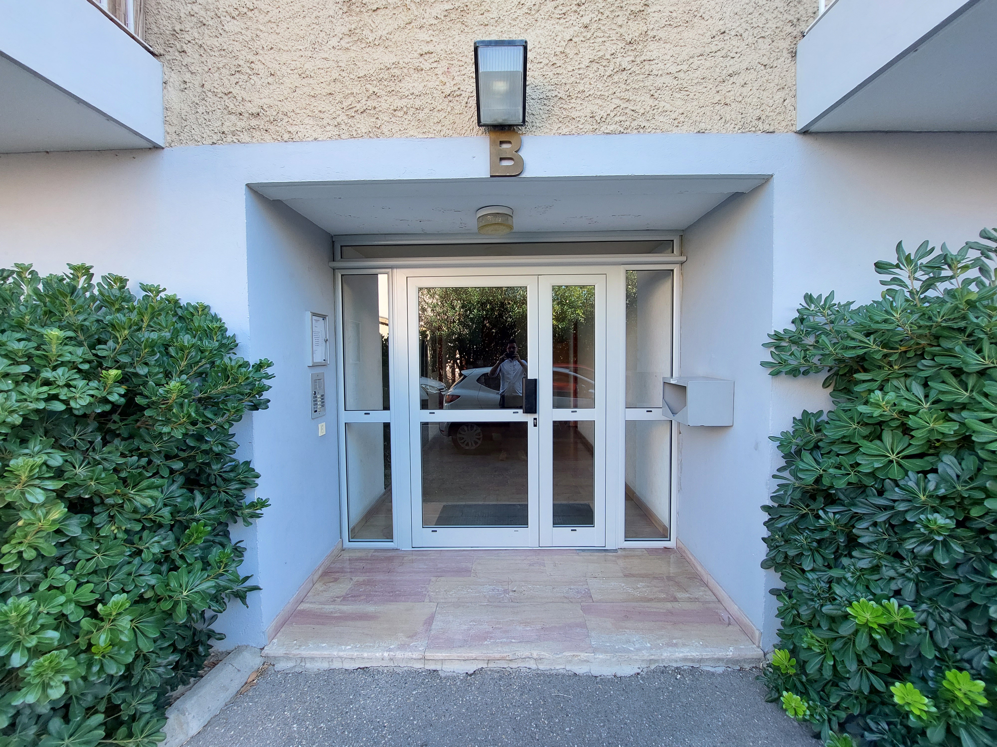 Comment choisir une porte d´entrée grand passage pour une copropriété ?