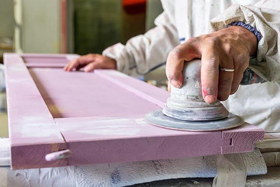 Atelier de peinture des volets bois à Marseille 